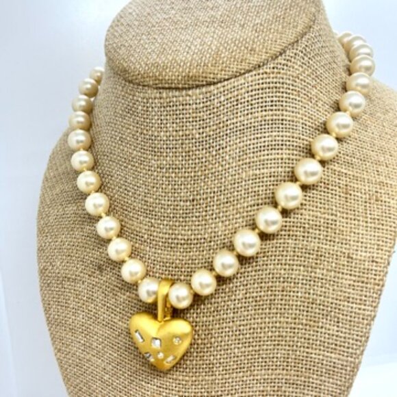 MARVELLA PEARL NECKLACE W/ GOLD TONE HEART ENHANCER PENDANT RHINESTONE VINTAGE - Picture 5 of 16